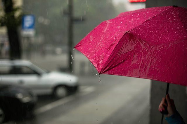 rain red umbrella compressor