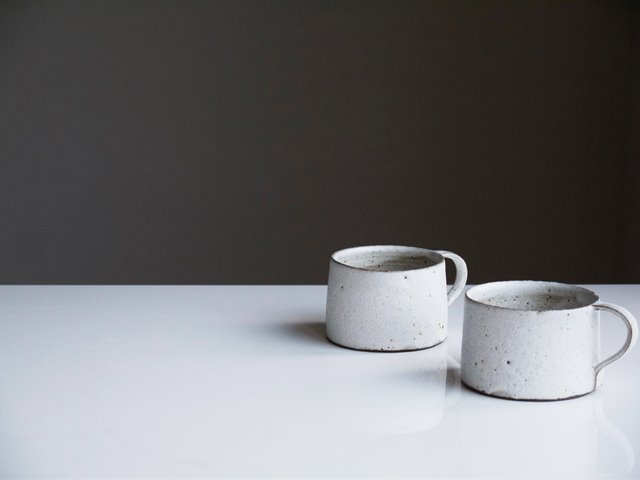 white coffee mugs